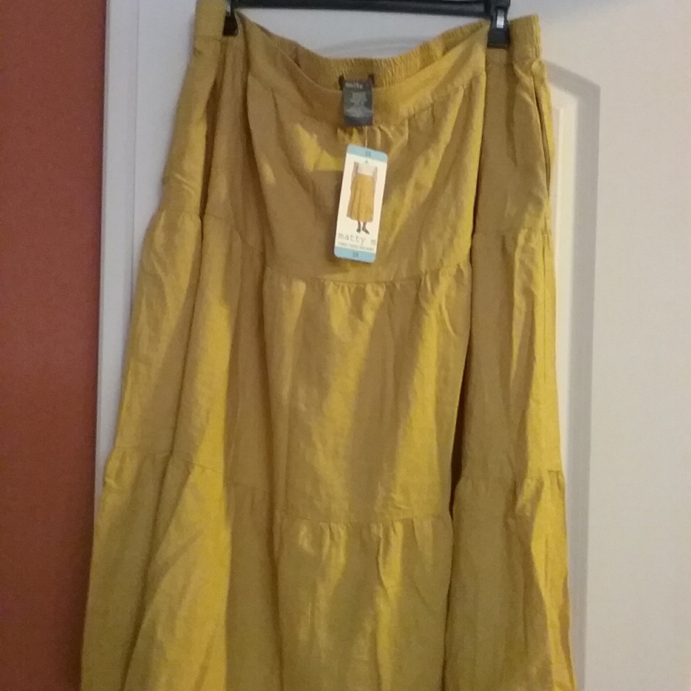 Women's linen tiered skirt